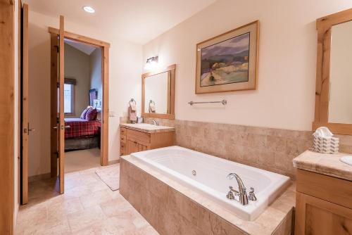 Foto sihtkohas Elkhorn Village asuva majutusasutuse Angani Way Townhome 102 galeriist