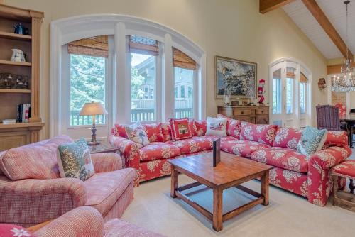 a living room with red couches and a table at Lodge Apartment II Condo 886 in Sun Valley