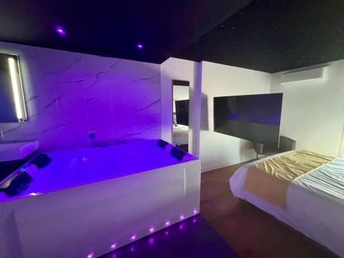 Penthouse Manhattan jacuzzi balneo suite luxe