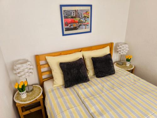 A bed or beds in a room at Atlantis apartman