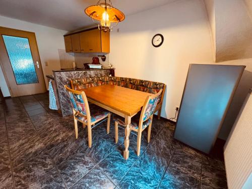 Kuchyň nebo kuchyňský kout v ubytování Gasthof Hotel Bräustübl