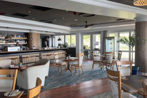 Ο χώρος του lounge ή του μπαρ στο Lodge 5 - Pinnacle Point Estate