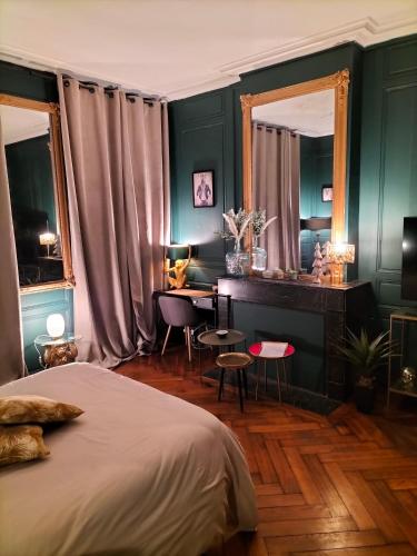 a bedroom with a bed and a desk and a mirror at Nancy Vieille Ville Stanislas in Nancy