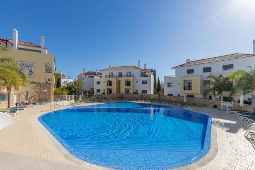 Apartment Arielle - Cosy Holiday Home With Pool
