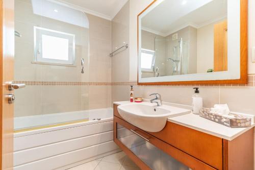 Apartment Arielle - Cosy Holiday Home With Pool