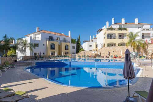 Apartment Arielle - Cosy Holiday Home With Pool