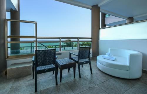 Area soggiorno di Generations Riviera Maya Oceanfront Family Resort Catamaran, Water Park, All & More Inclusive