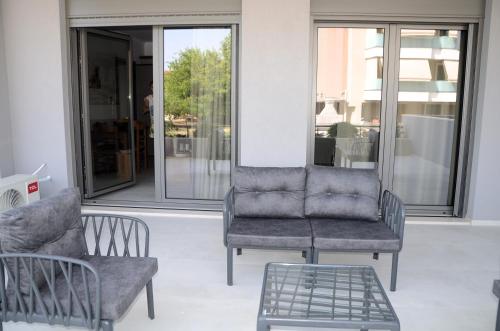 Ruang duduk di Avanto Apartments Lefkas Awaits