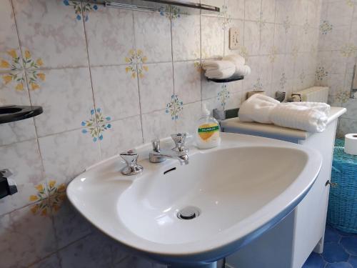 Ένα μπάνιο στο Villa Rosandra Pizzorne