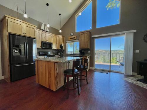 Dapur atau dapur kecil di Foothill Wine Country Gem