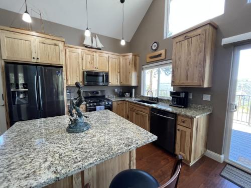 Dapur atau dapur kecil di Foothill Wine Country Gem