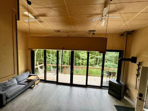 Balkoni atau teres di Cabin Zoobox 47