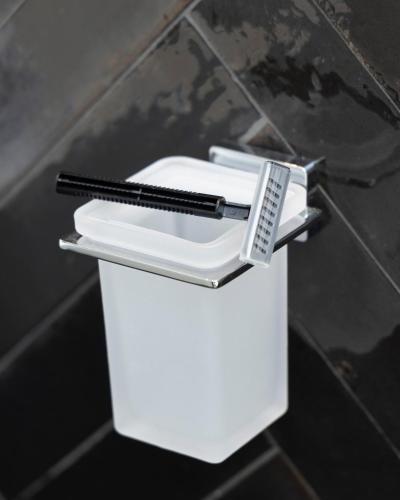 a white holder with two pens and a ruler at La Dimora dei Paladini in Bagheria