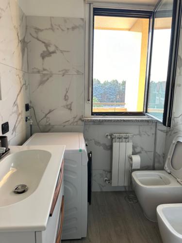 Bilik mandi di Deluxe Comfortable suite with balconie