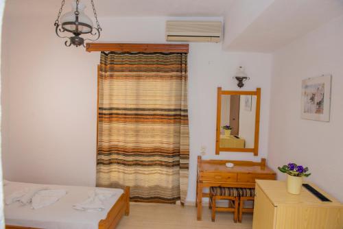 Katil atau katil-katil dalam bilik di Hotel Velissarios