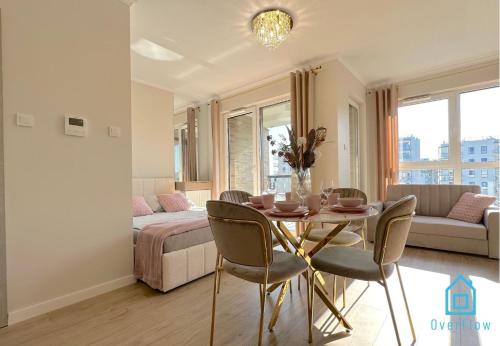 Laura Apartment with Sauna & Gym, 5 Min to Baltic Sea & Polsat Plus Arena