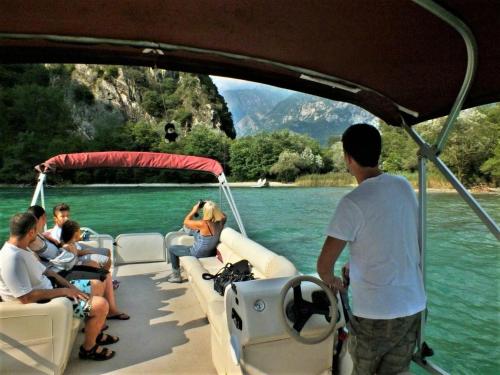 a group of people on a boat in the water at Dascio Paradise Ferienwohnung mit Dachterrasse am See in Dascio