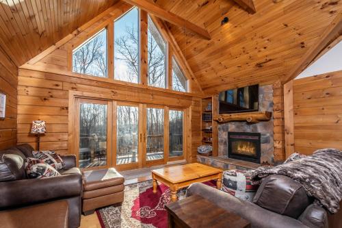 a living room with a fireplace in a log cabin at Rock Lodge Cabin in McHenry