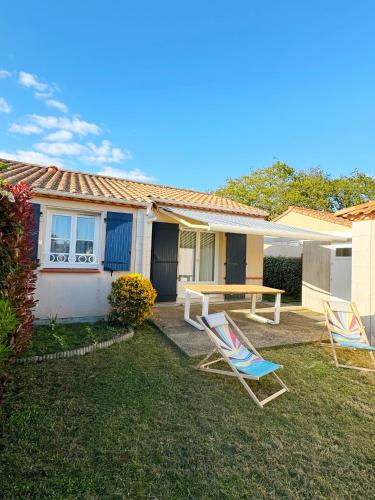 Chez Karine et Rodolphe La Cosy, piscines, plage