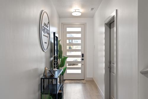a hallway with white walls and a mirror on the wall at NEW 3bd, 2.5 bath w Game room lounge, Hot tub, pool, fire pit, and more in Santa Clara