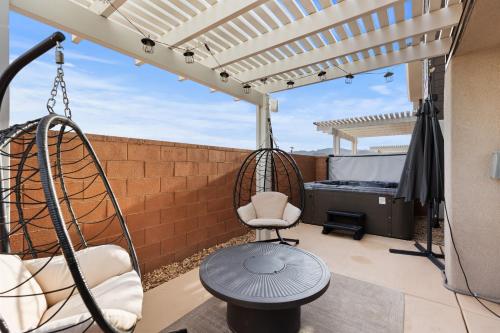 a patio with a swing and a bed at NEW 3bd, 2.5 bath w Game room lounge, Hot tub, pool, fire pit, and more in Santa Clara