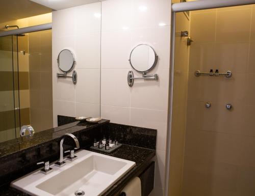 a bathroom with a sink and a shower at Sol Ipanema Hotel in Rio de Janeiro