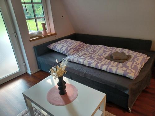 Postel nebo postele na pokoji v ubytování Ferienhaus ElbliebeHunde bis 25cm Höhe erlaubt!