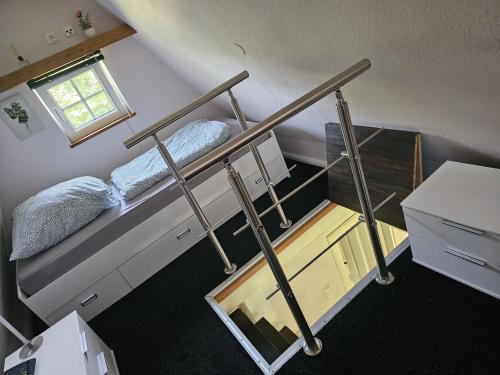 Postel nebo postele na pokoji v ubytování Ferienhaus ElbliebeHunde bis 25cm Höhe erlaubt!