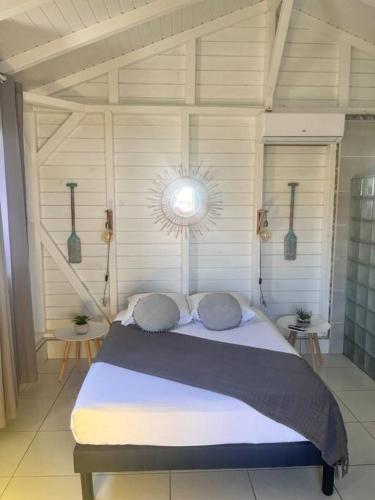 Katil atau katil-katil dalam bilik di Petit bungalow Chez Angelo