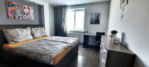 Un pat sau paturi într-o cameră la Apartment CITY CENTER s "Free Parking"