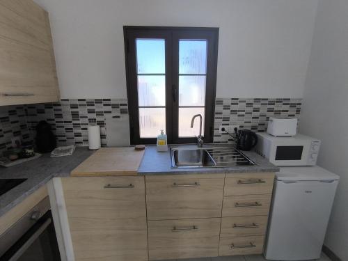 Una cocina o zona de cocina en Casa Lila Montecastillo J9