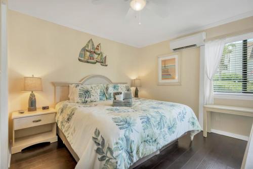 A bed or beds in a room at Ocean Forest Villas Cozy Oceanview Unit D116