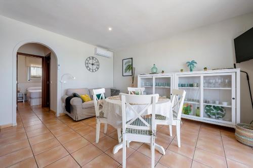 Χώρος καθιστικού στο Hauzify I Apartament Colón 2B