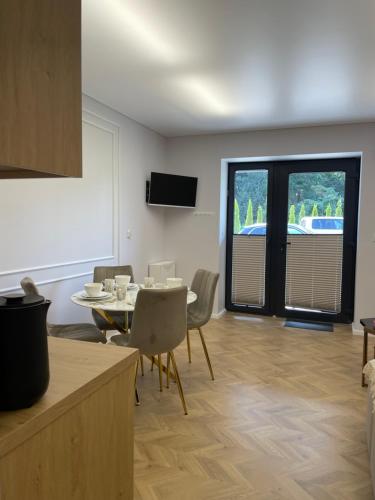 Μια τηλεόραση ή/και κέντρο ψυχαγωγίας στο Apartamenty 91
