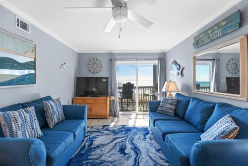 Χώρος καθιστικού στο Chateau By the Sea Cozy Oceanfront Unit B3