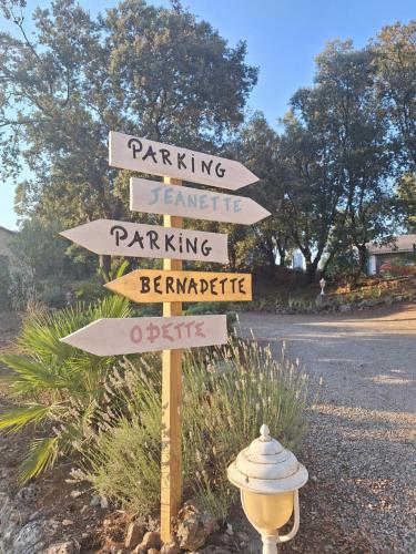 a street sign with directional signs and a fire hydrant at Villa Sisyphe chambre"la jeanette" in Le Thoronet