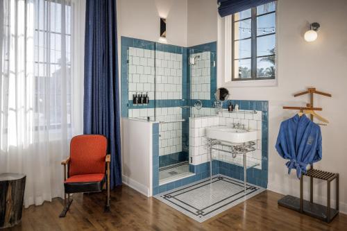 a bathroom with a shower and a sink at Hotel San Buena in Ventura