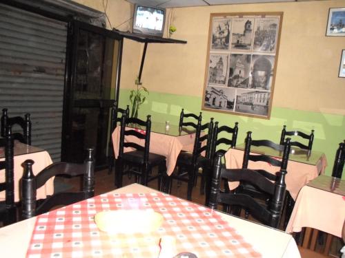 a dining room with tables and chairs in a restaurant at Hotel El Ejido in Quito