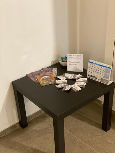 a black table with a calendar and a sign on it at L'Oasi del Tirreno in Lascari