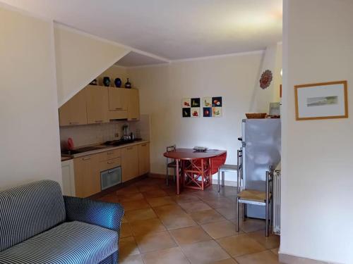 Η κουζίνα ή μικρή κουζίνα στο Suite Sardinia -Appartamento indipendente a Tanaunella