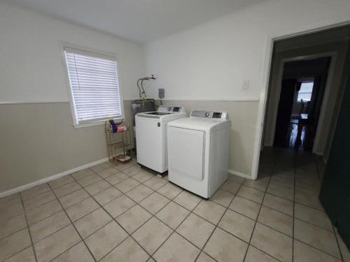 Η κουζίνα ή μικρή κουζίνα στο Heart of NOLA 3Bed, 2 Bath by Ochsner