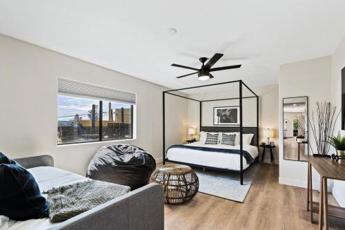 a bedroom with a bed and a mirror at Sage House Modern Retreat 3 Kings, Theater, Gmrm! in Sedona