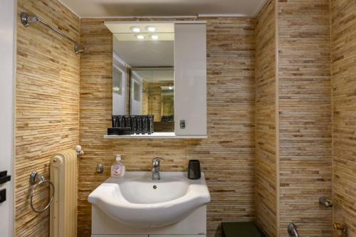 Voguish Design 2 bedroom Den
