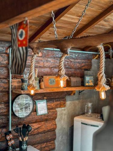a room with a kitchen with a flag on a wall at Cabanas do Paiol Texas Cabin Toledo MG in Toledo