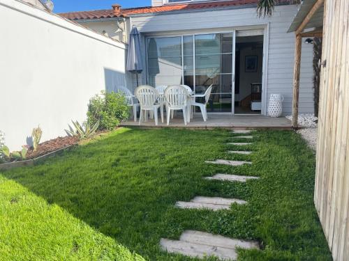 Photo de la galerie de l'établissement maison calme la rochelle plage ville, à La Rochelle