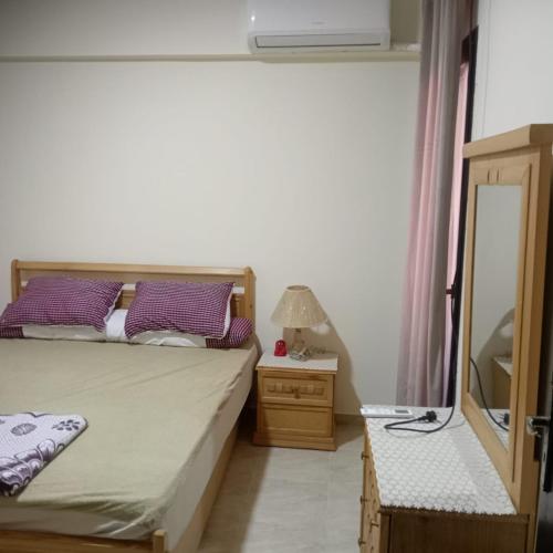 En eller flere senge i et værelse på قرية جراند هيلز الساحل الشمالى