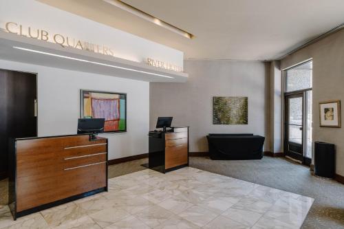Televisyen dan/atau pusat hiburan di Club Quarters Hotel Wacker at Michigan, Chicago
