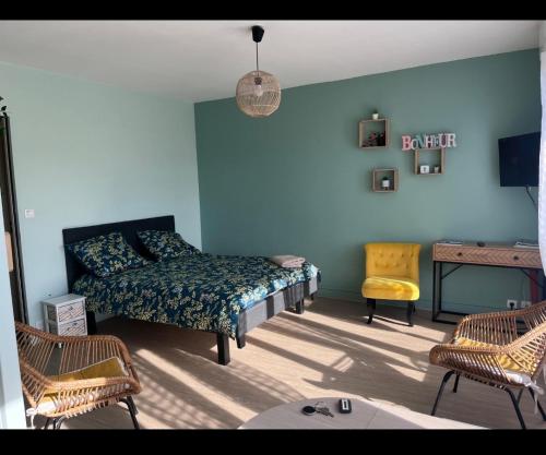 FABULEUX STUDIO à coté du CHATEAU