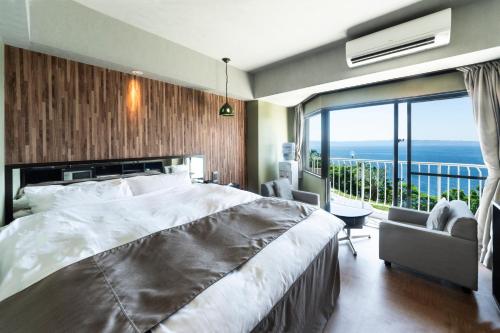 Postel nebo postele na pokoji v ubytování Nagasaki Chapel Coconuts Hotel ＆Resort