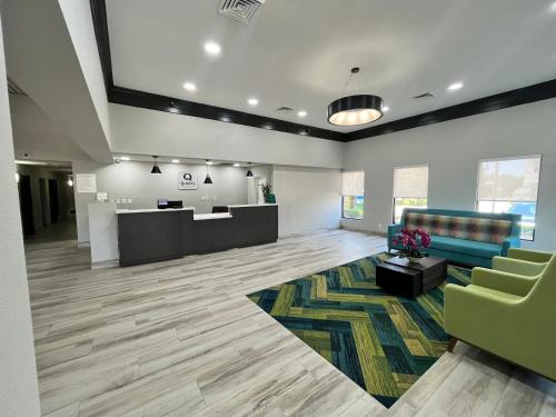 an office with a lobby with a couch and a desk at Quality Inn & Suites at Airport Blvd I-65 in Mobile
